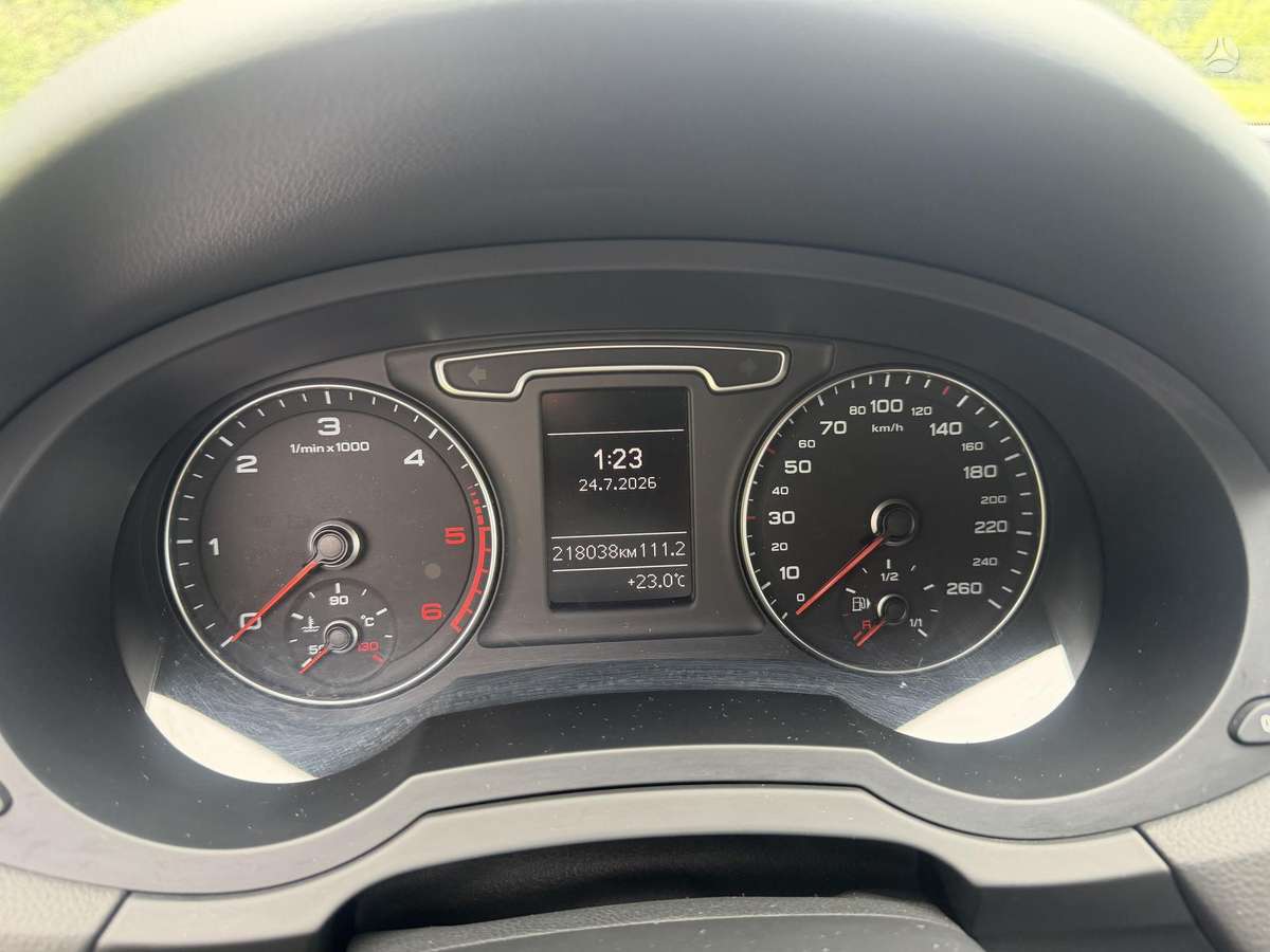 Audi Q3, 2.0 l., Внедорожник / Кроссовер