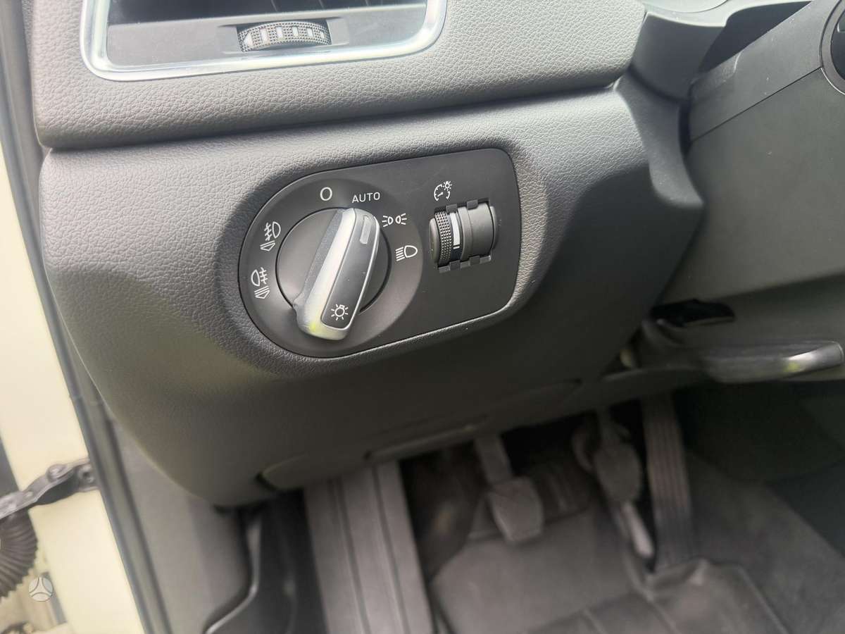 Audi Q3, 2.0 l., off-road / crossover