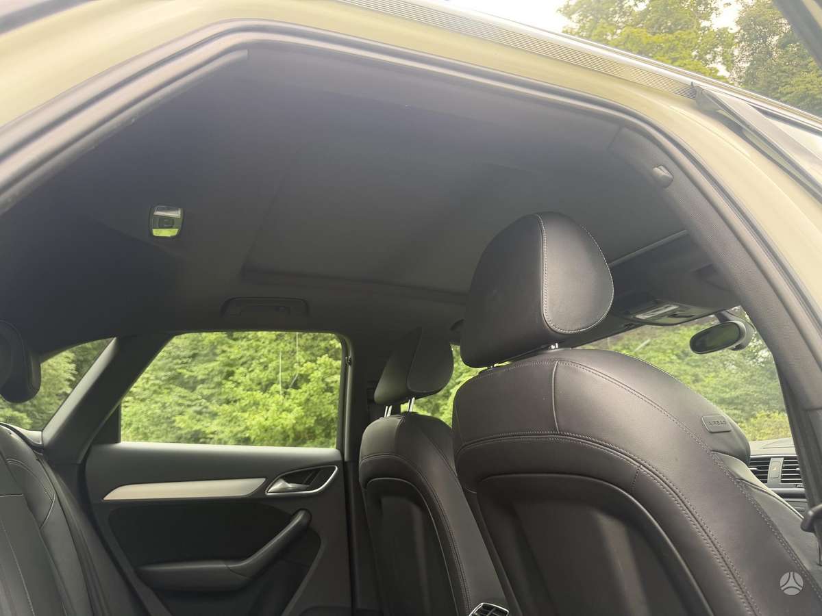 Audi Q3, 2.0 l., off-road / crossover