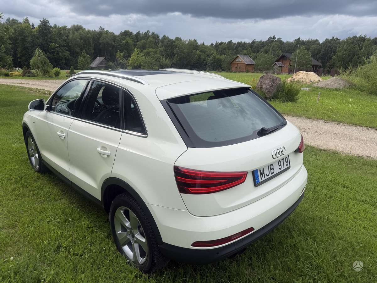 Audi Q3, 2.0 l., off-road / crossover