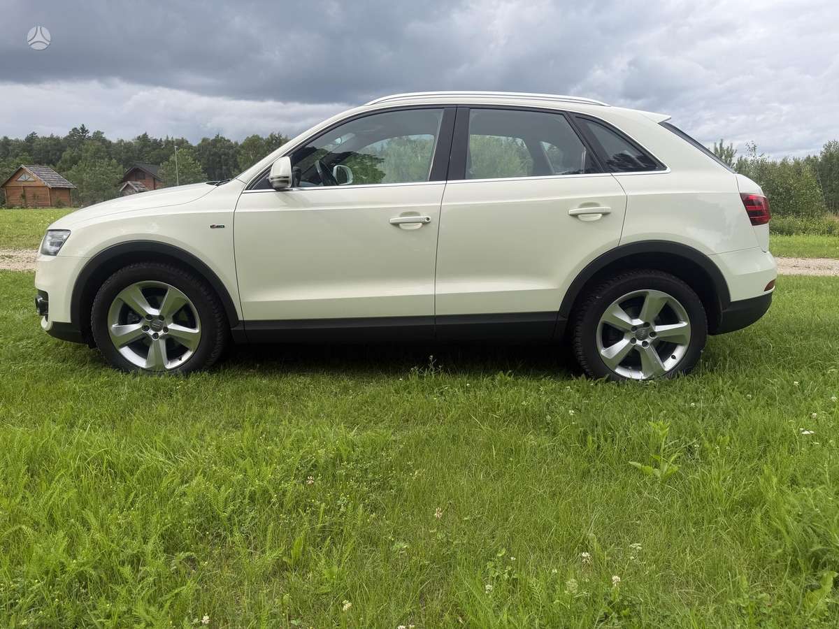 Audi Q3, 2.0 l., off-road / crossover
