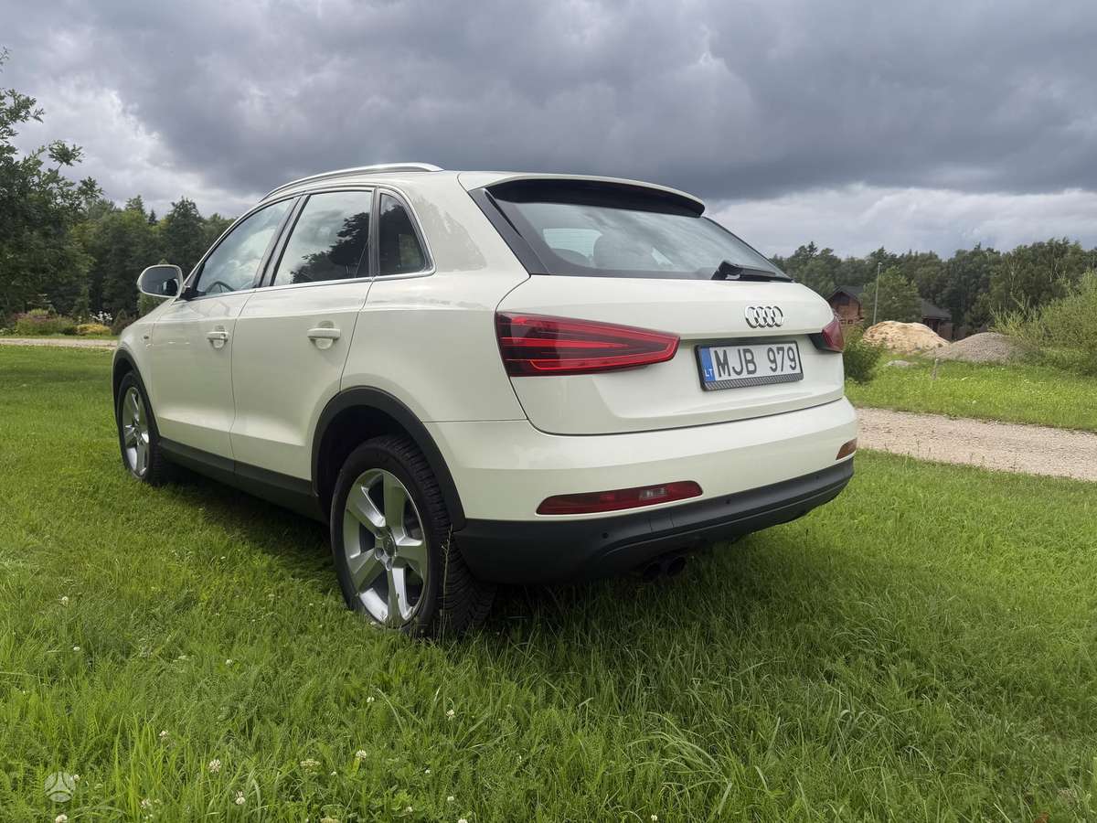 Audi Q3, 2.0 l., off-road / crossover