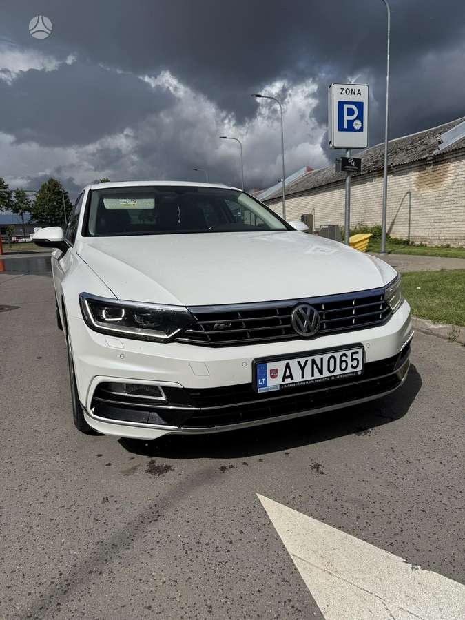 Volkswagen Passat - 1
