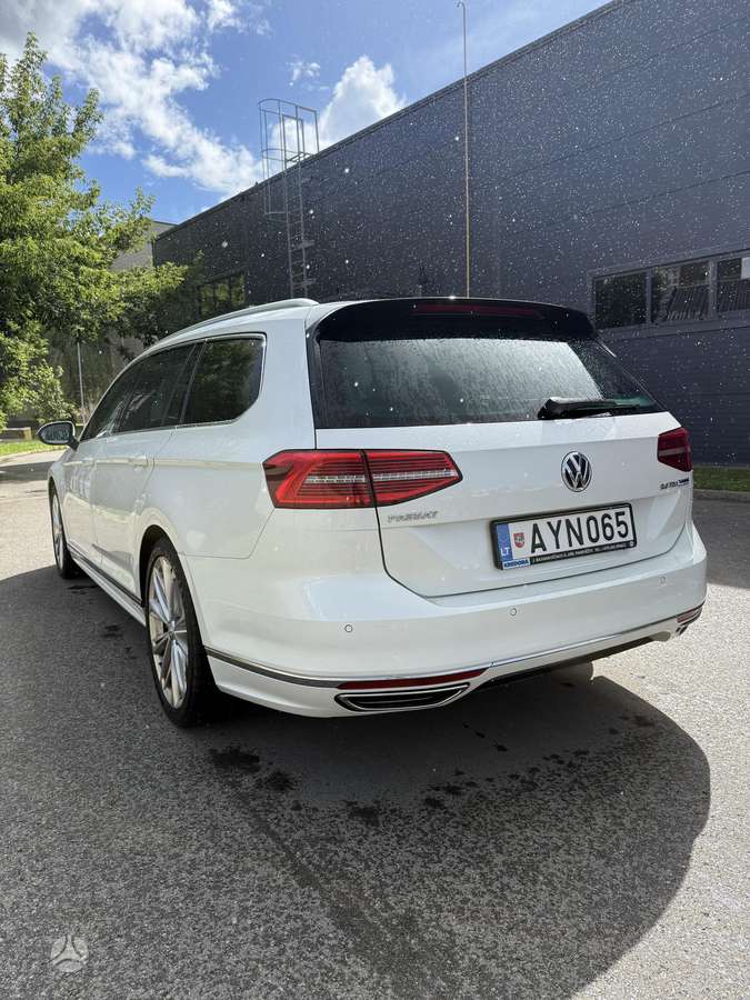 Volkswagen Passat - 4