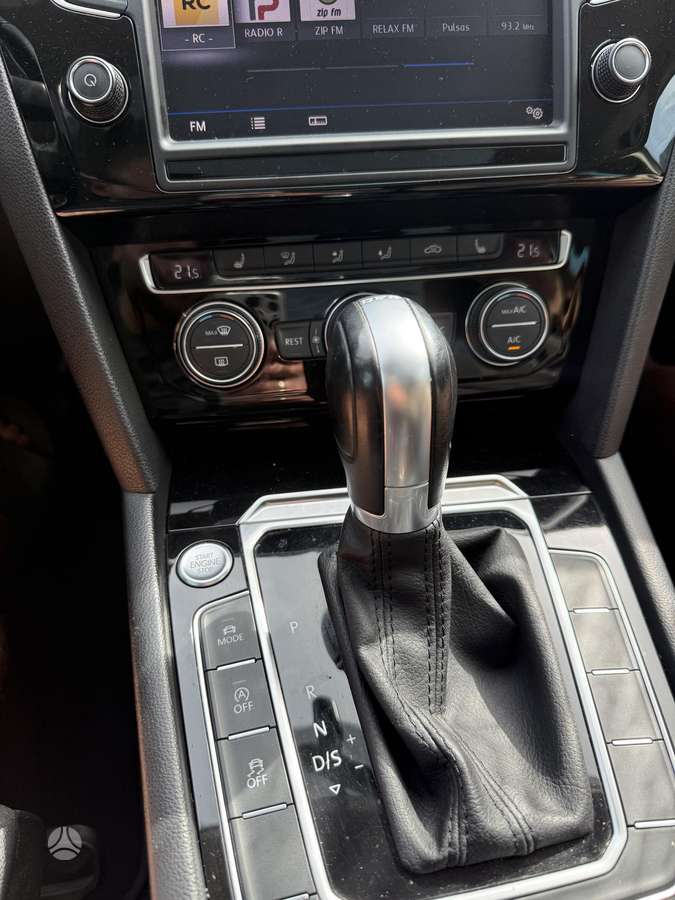 Volkswagen Passat - 8