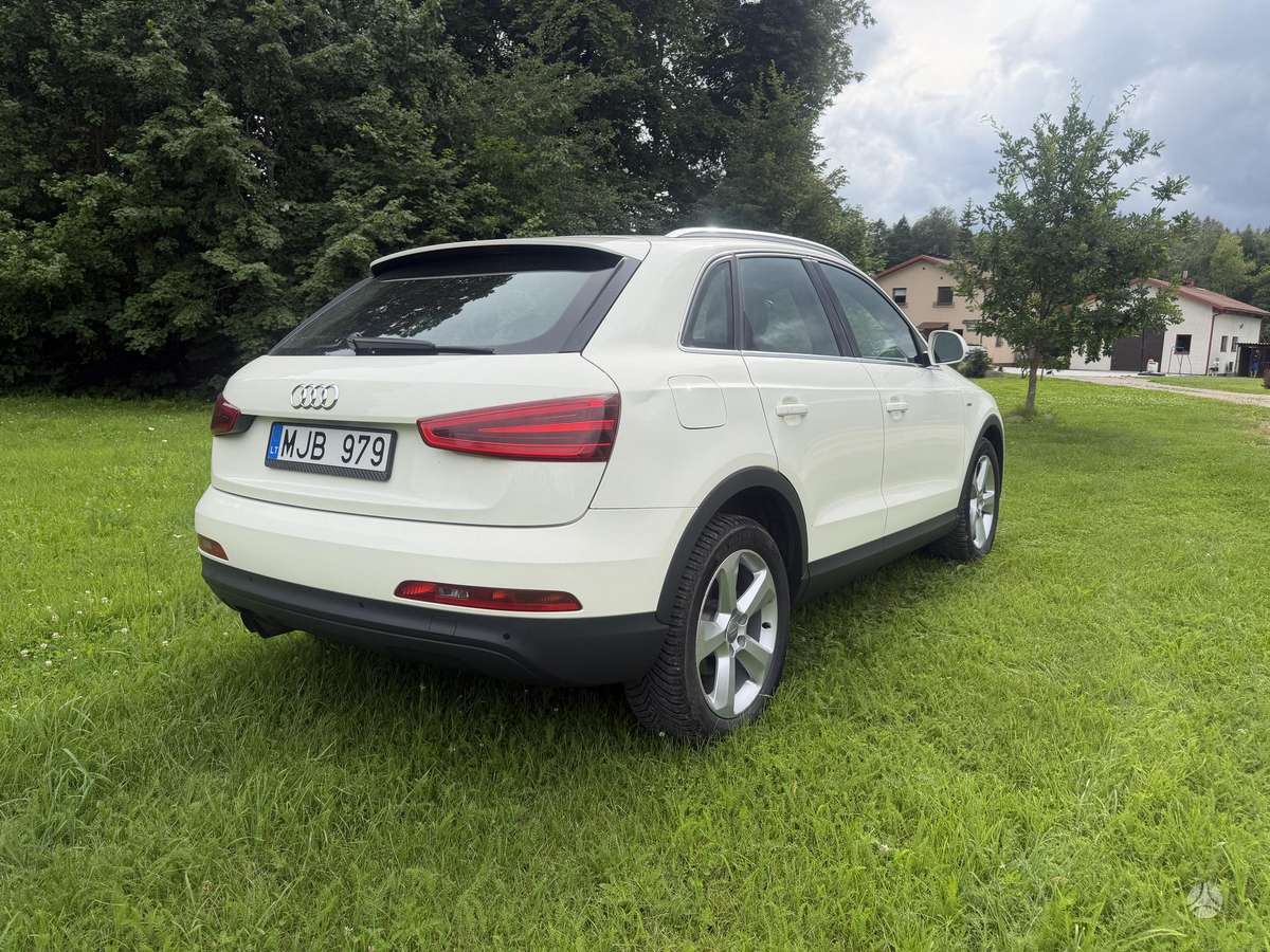Audi Q3, 2.0 l., off-road / crossover