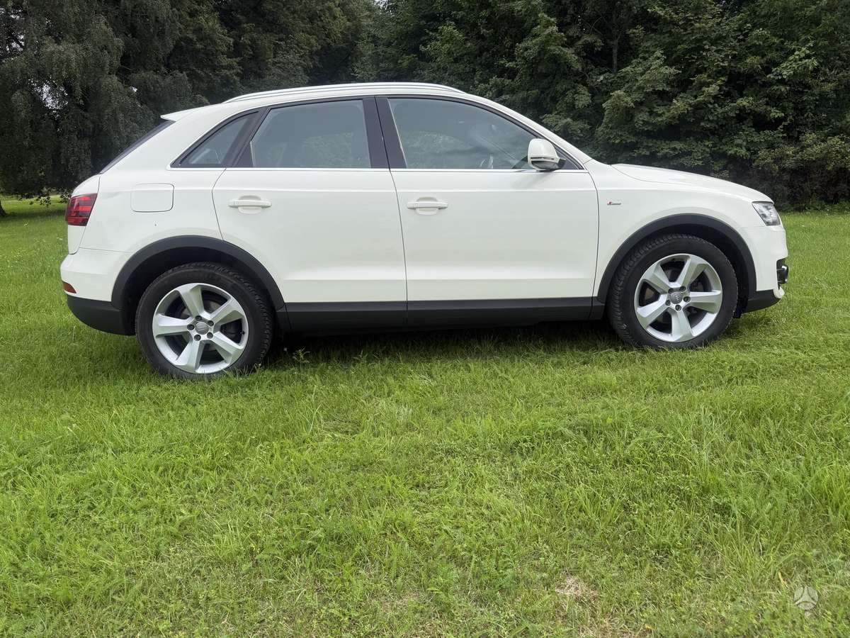 Audi Q3, 2.0 l., off-road / crossover