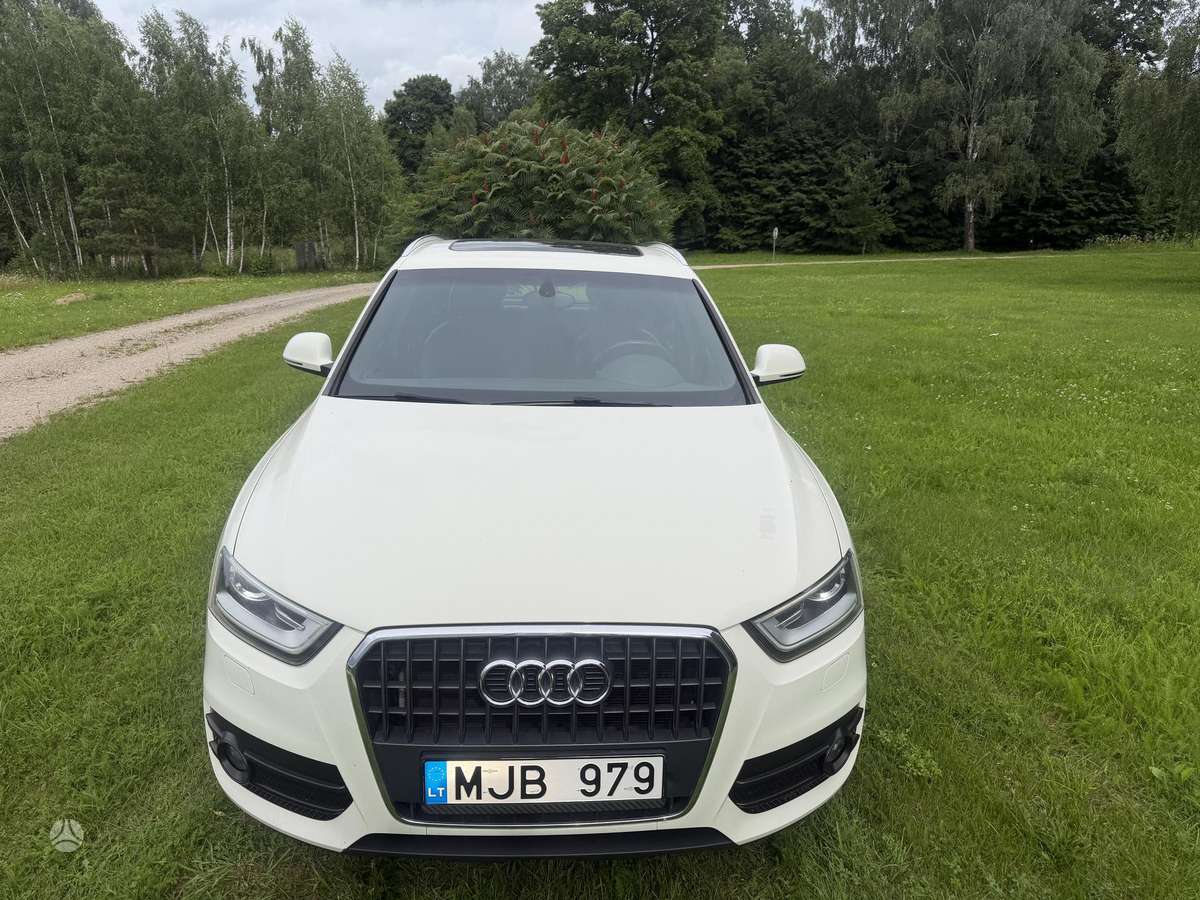 Audi Q3, 2.0 l., off-road / crossover