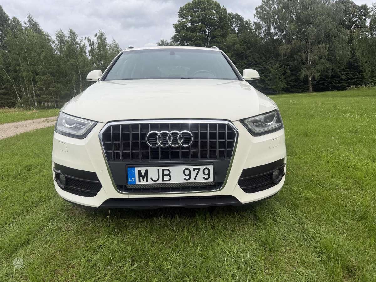 Audi Q3, 2.0 l., off-road / crossover