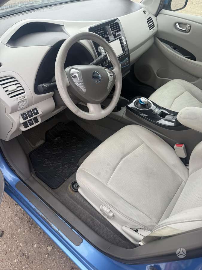 Nissan Leaf, hatchback