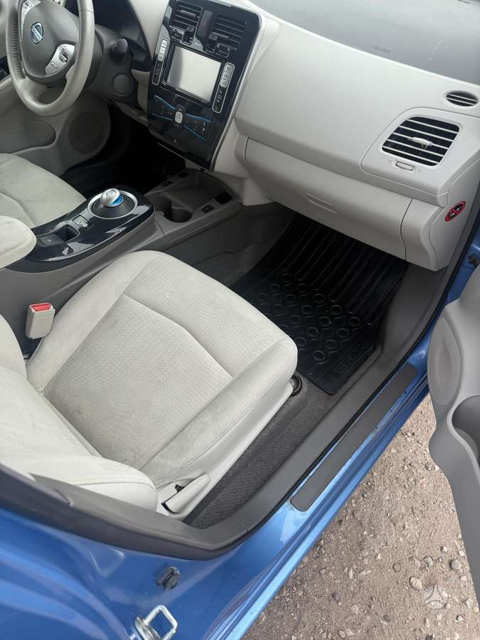 Nissan Leaf, hatchback