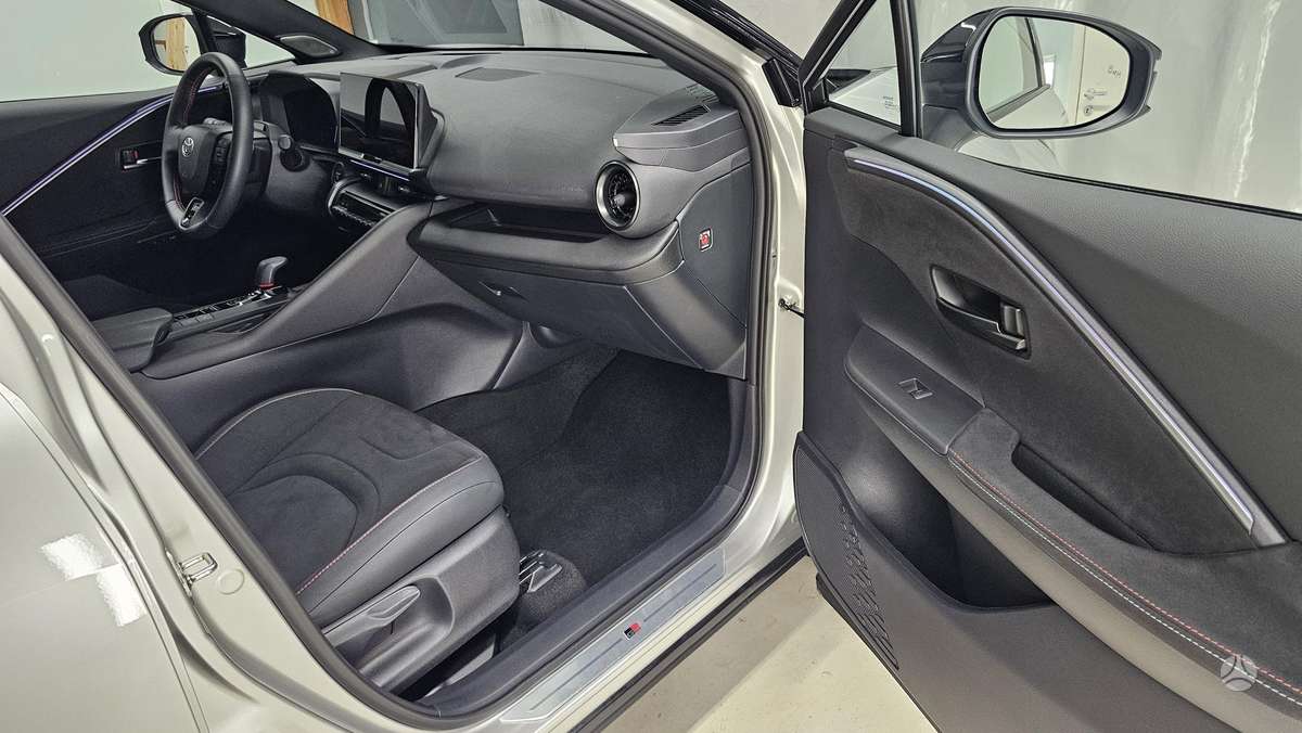 Toyota C-HR - 11