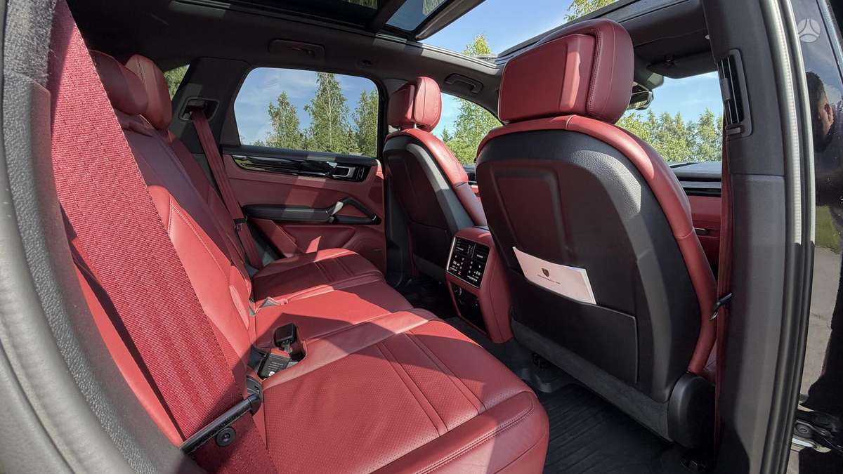 Porsche Cayenne - 8