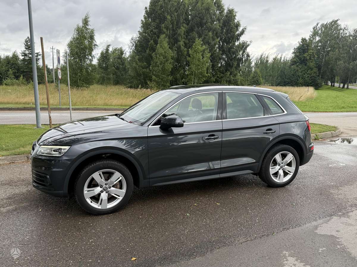 Audi Q5, 2.0 l., off-road / crossover