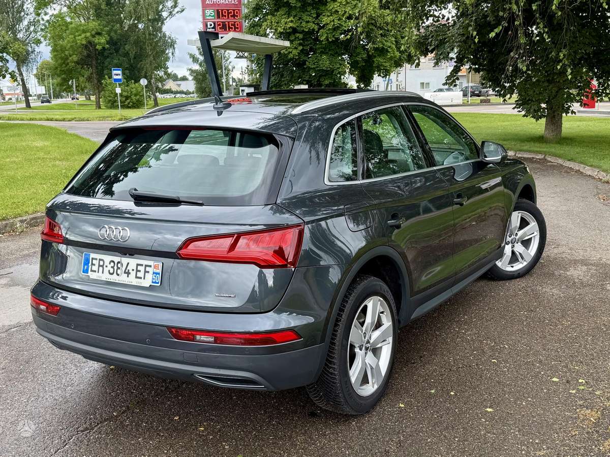 Audi Q5, 2.0 l., off-road / crossover