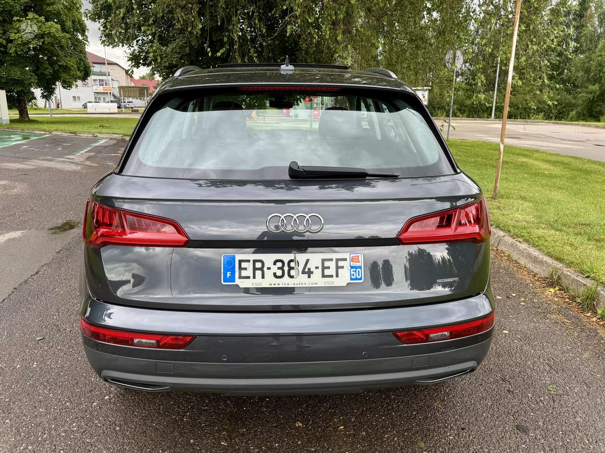 Audi Q5, 2.0 l., off-road / crossover