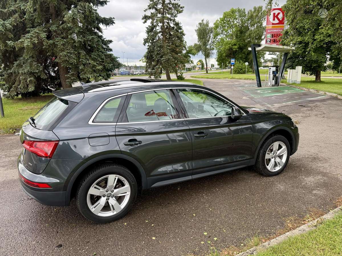 Audi Q5, 2.0 l., off-road / crossover