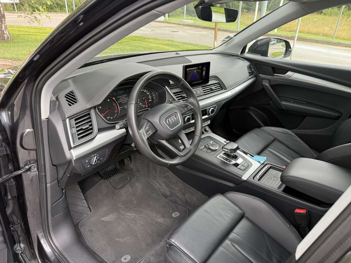 Audi Q5, 2.0 l., off-road / crossover