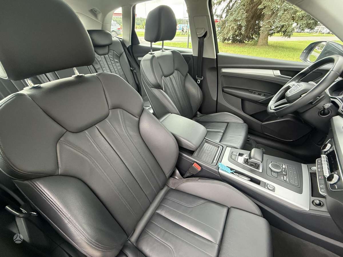 Audi Q5, 2.0 l., off-road / crossover