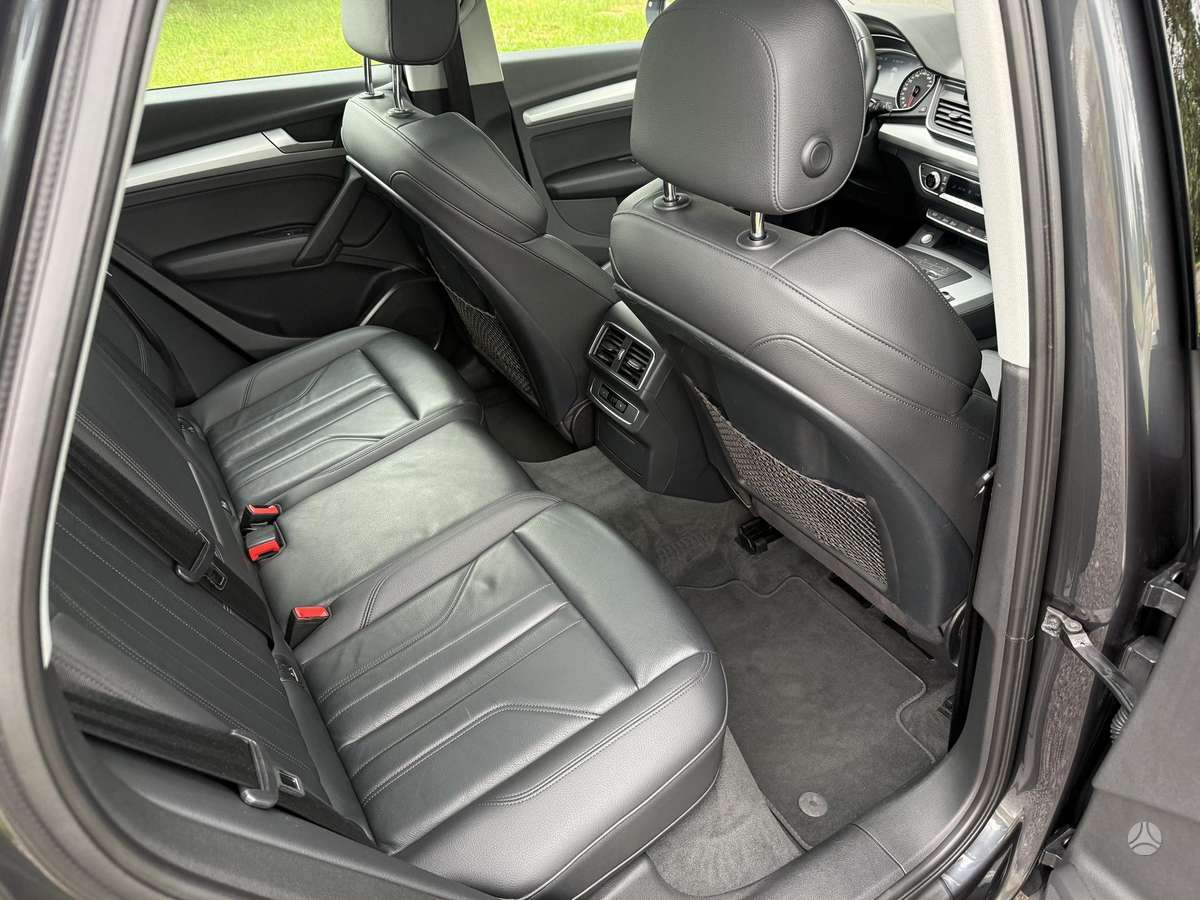 Audi Q5, 2.0 l., off-road / crossover