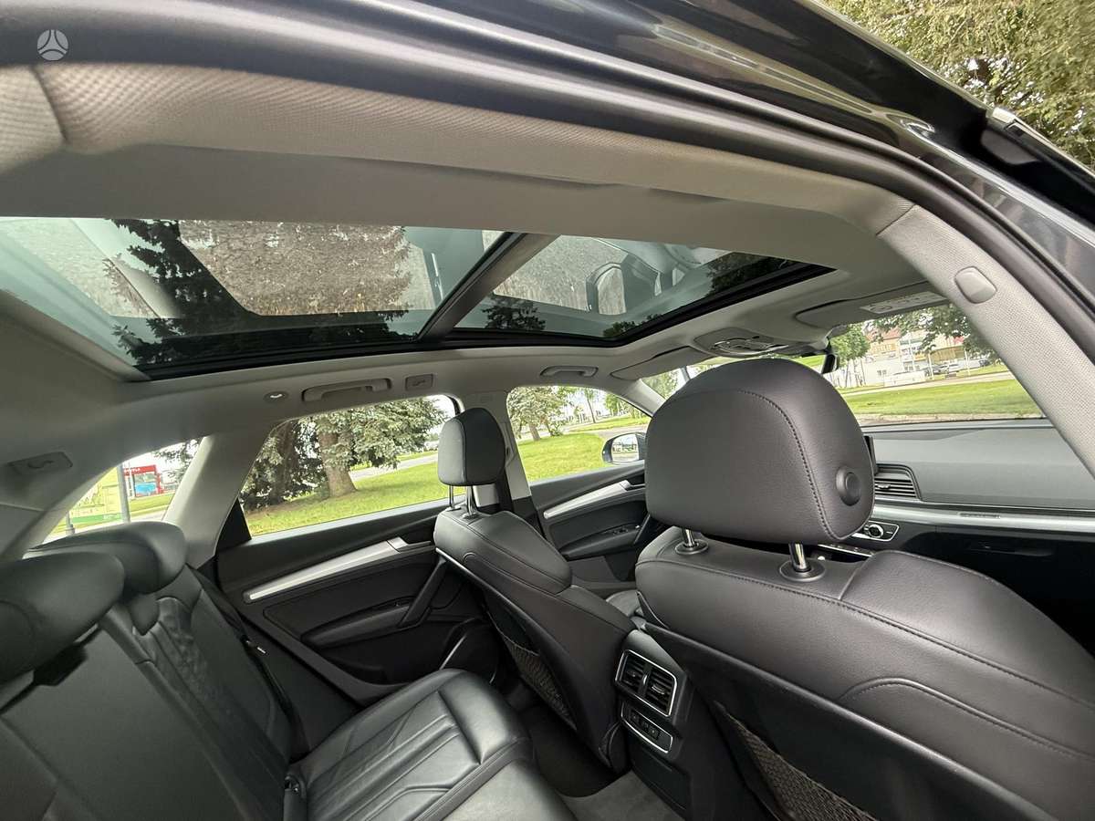 Audi Q5, 2.0 l., off-road / crossover