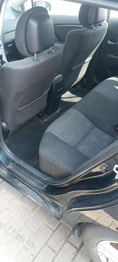 Toyota Avensis - 10
