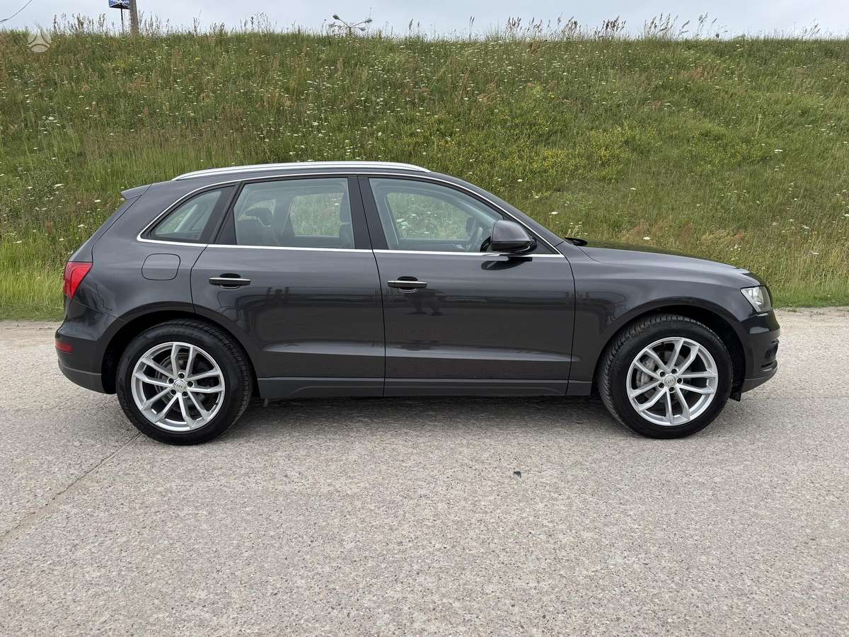 Audi Q5, 2.0 l., off-road / crossover