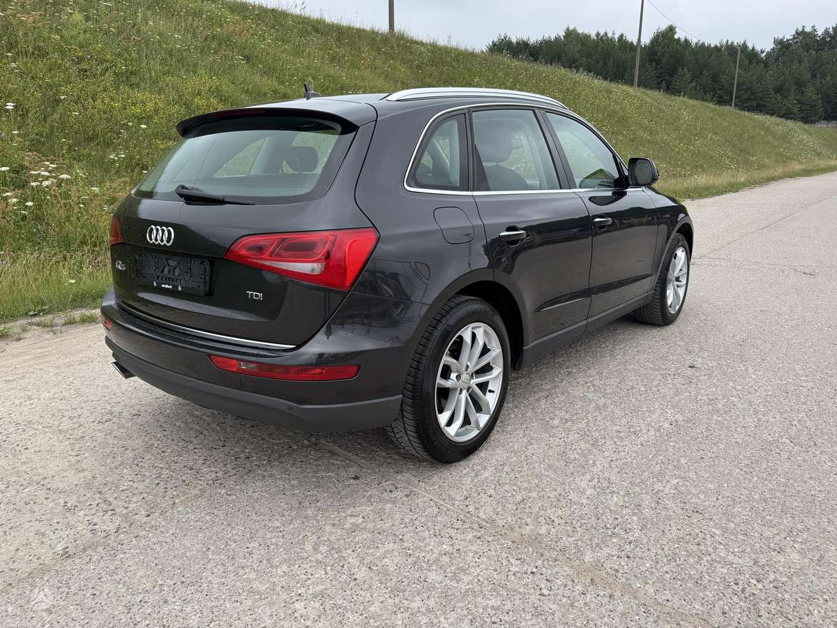 Audi Q5, 2.0 l., off-road / crossover