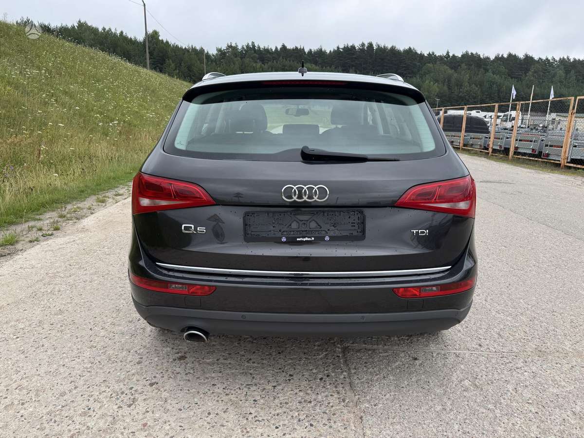 Audi Q5, 2.0 l., off-road / crossover