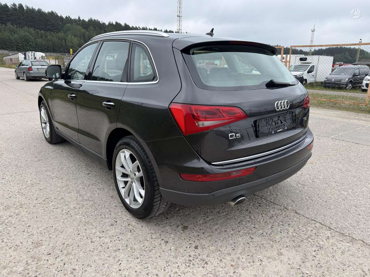 Audi Q5, 2.0 l., off-road / crossover