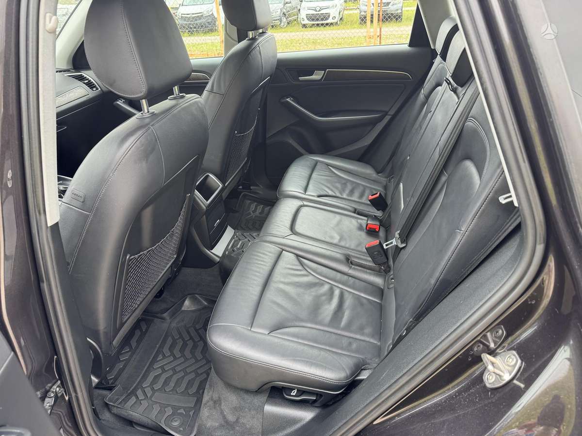 Audi Q5, 2.0 l., off-road / crossover