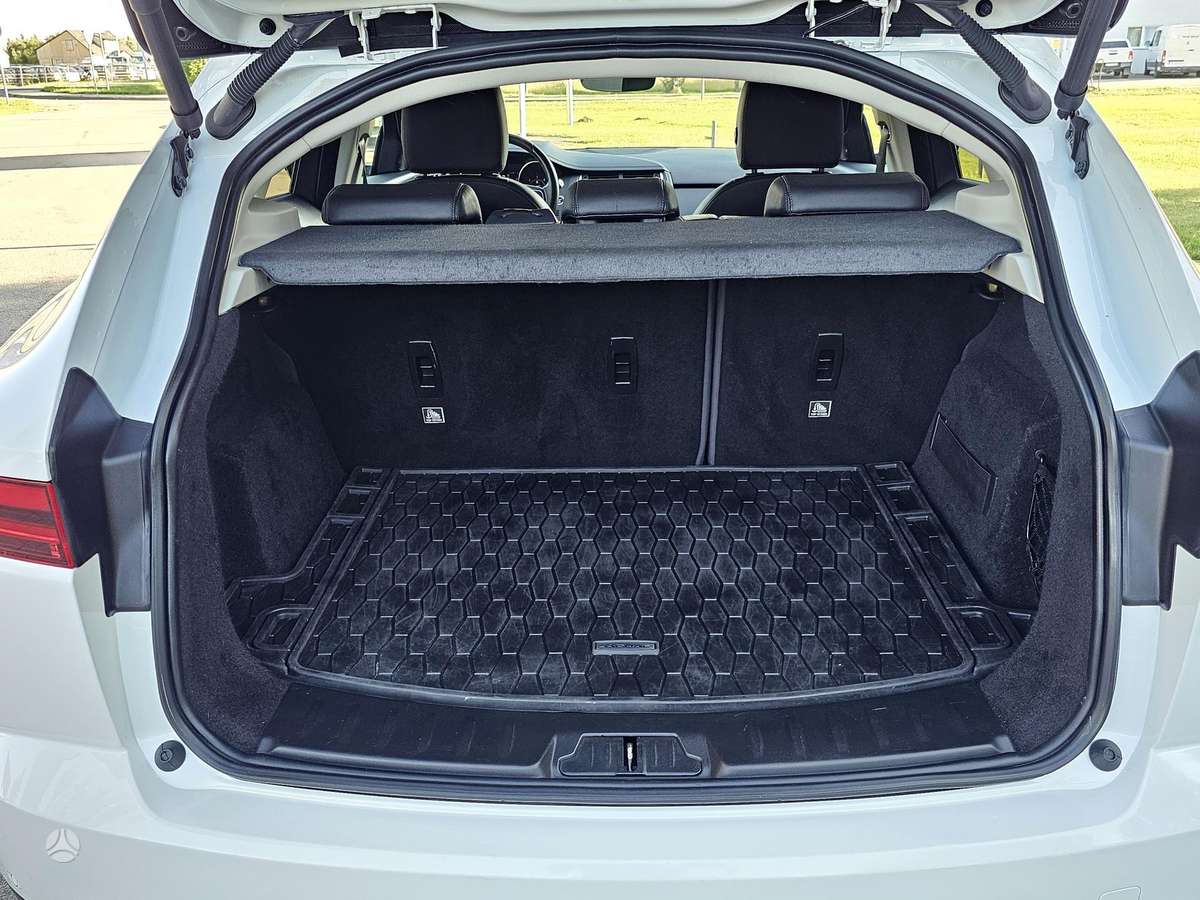 Jaguar E-Pace, 2.0 l., off-road / crossover