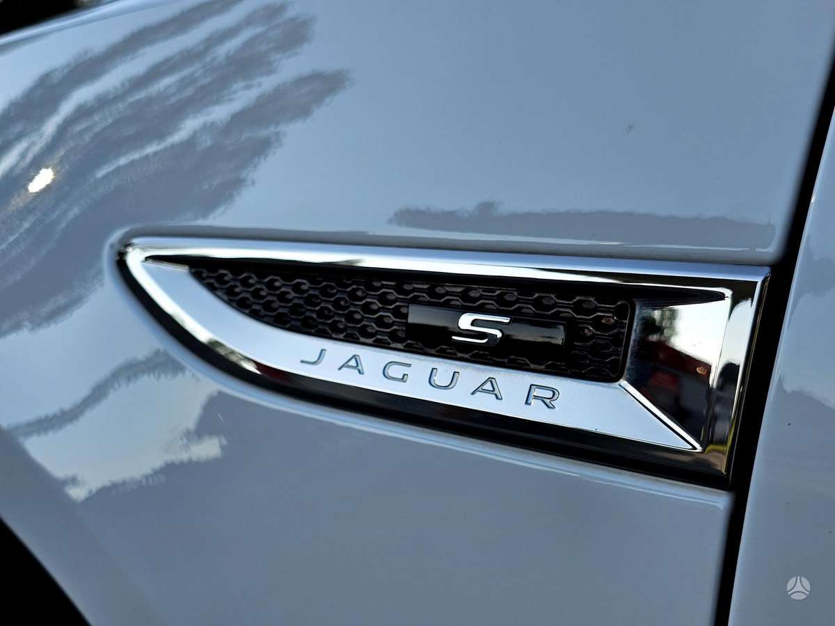 Jaguar E-Pace, 2.0 l., off-road / crossover