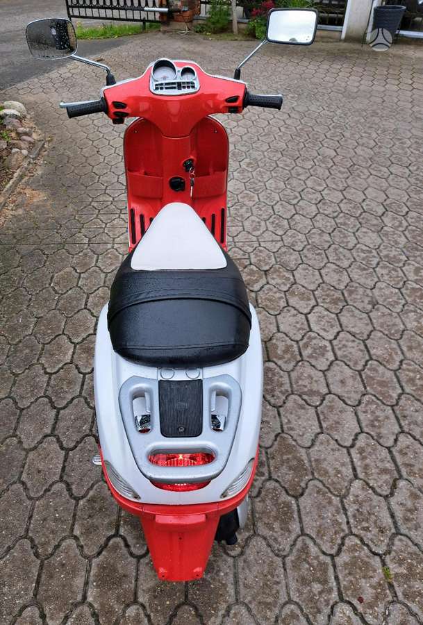 Piaggio Vespa 49cc, scooters / mopeds
