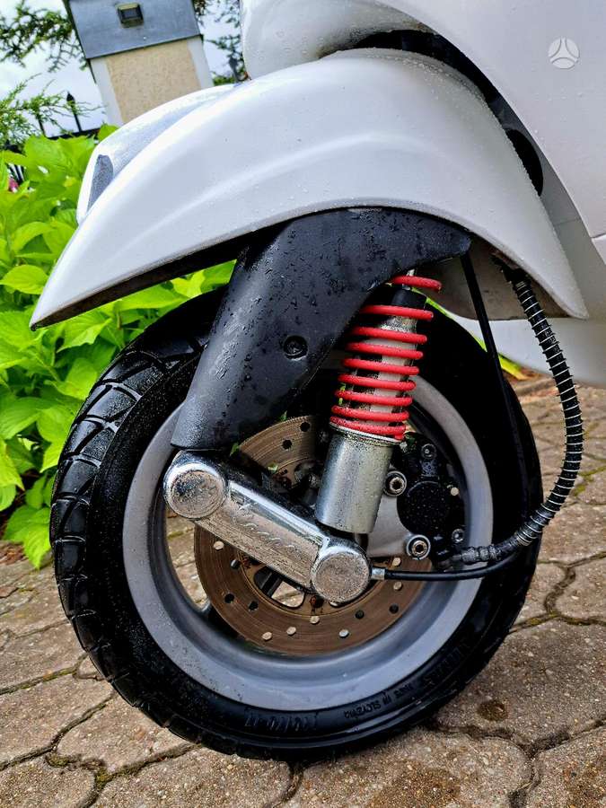 Piaggio Vespa 49cc, scooters / mopeds