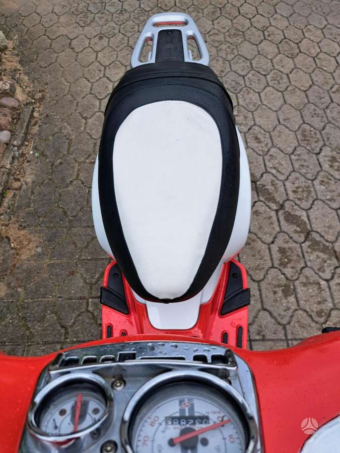 Piaggio Vespa 49cc, scooters / mopeds