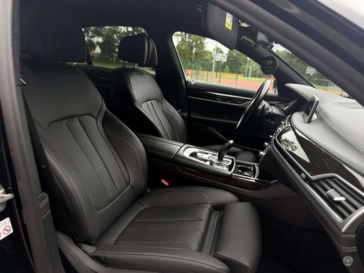 BMW 730, 3.0 l., Седан