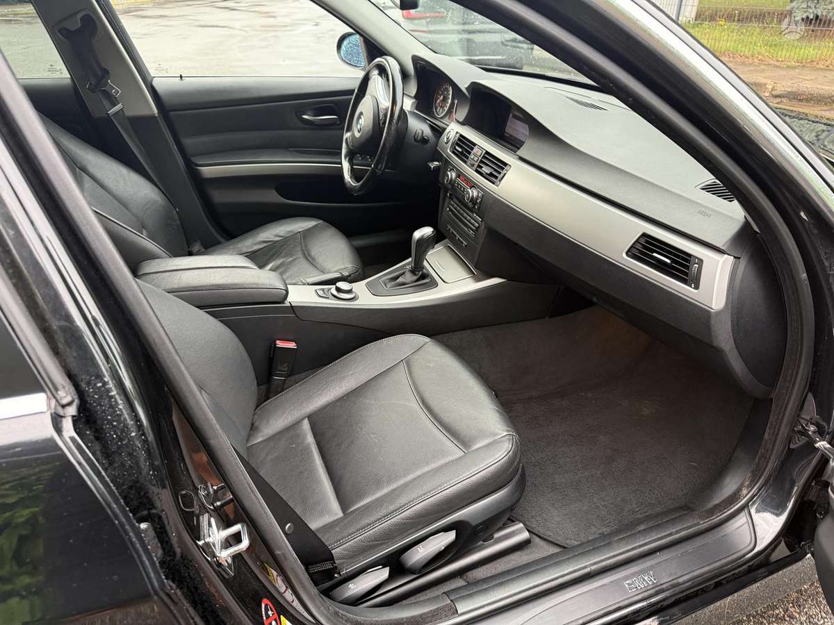 BMW 330, 3.0 l., wagon