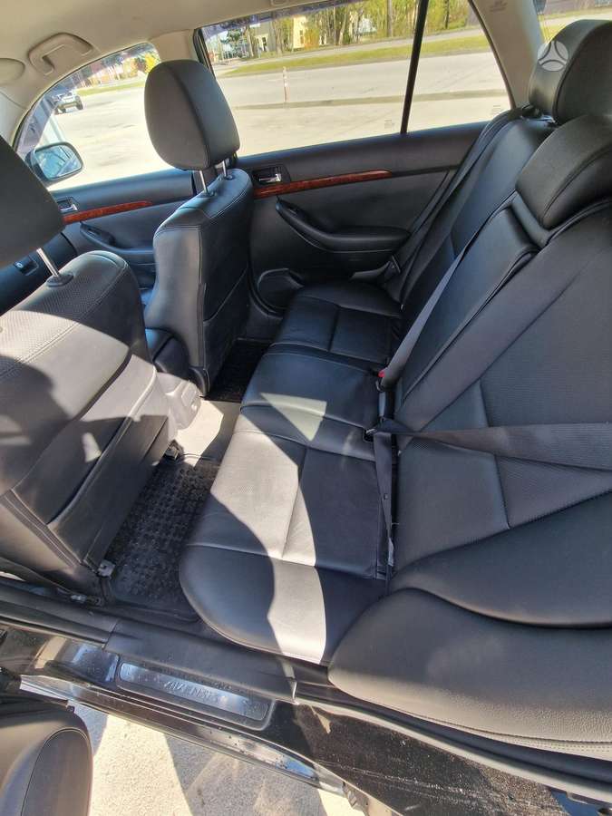 Toyota Avensis - 2