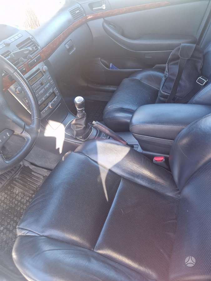 Toyota Avensis - 4