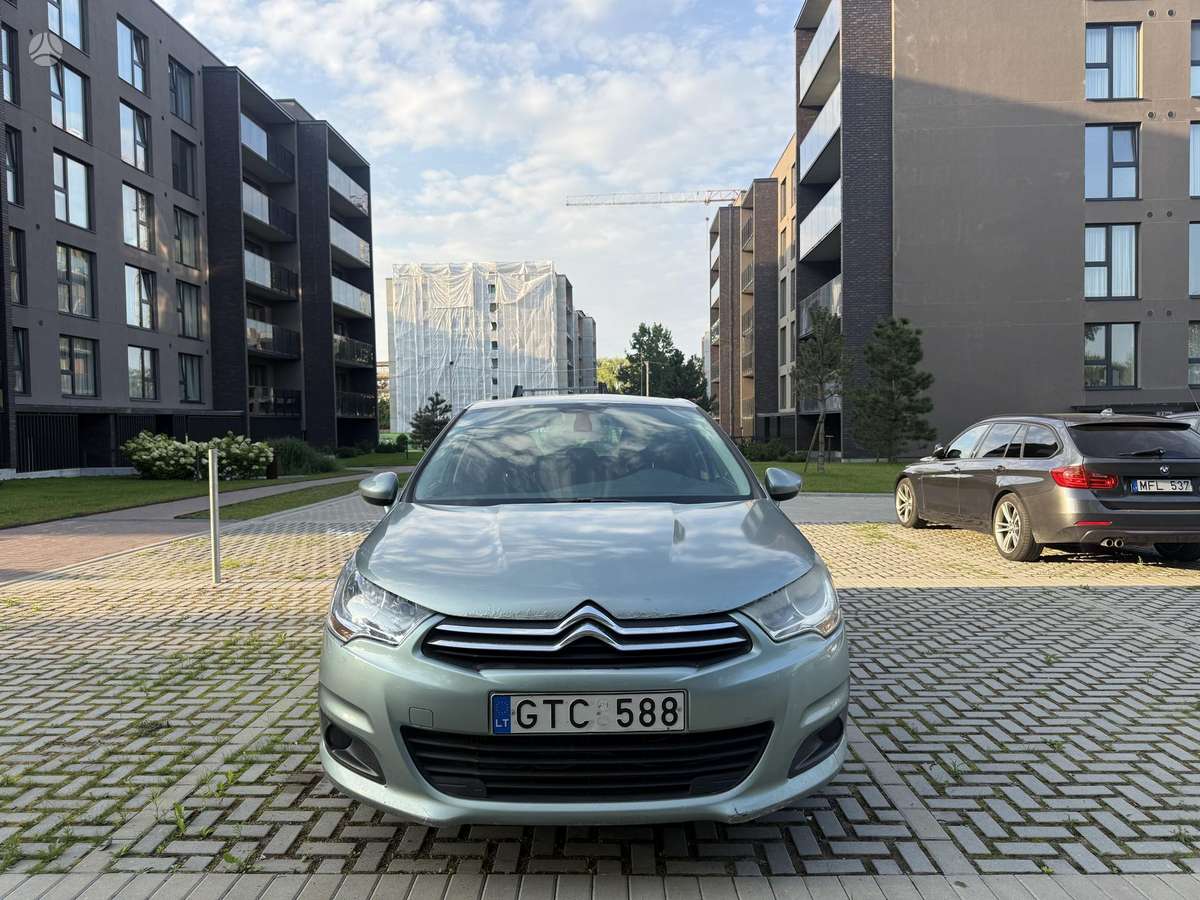 Citroen C4, 1.6 l., hatchback