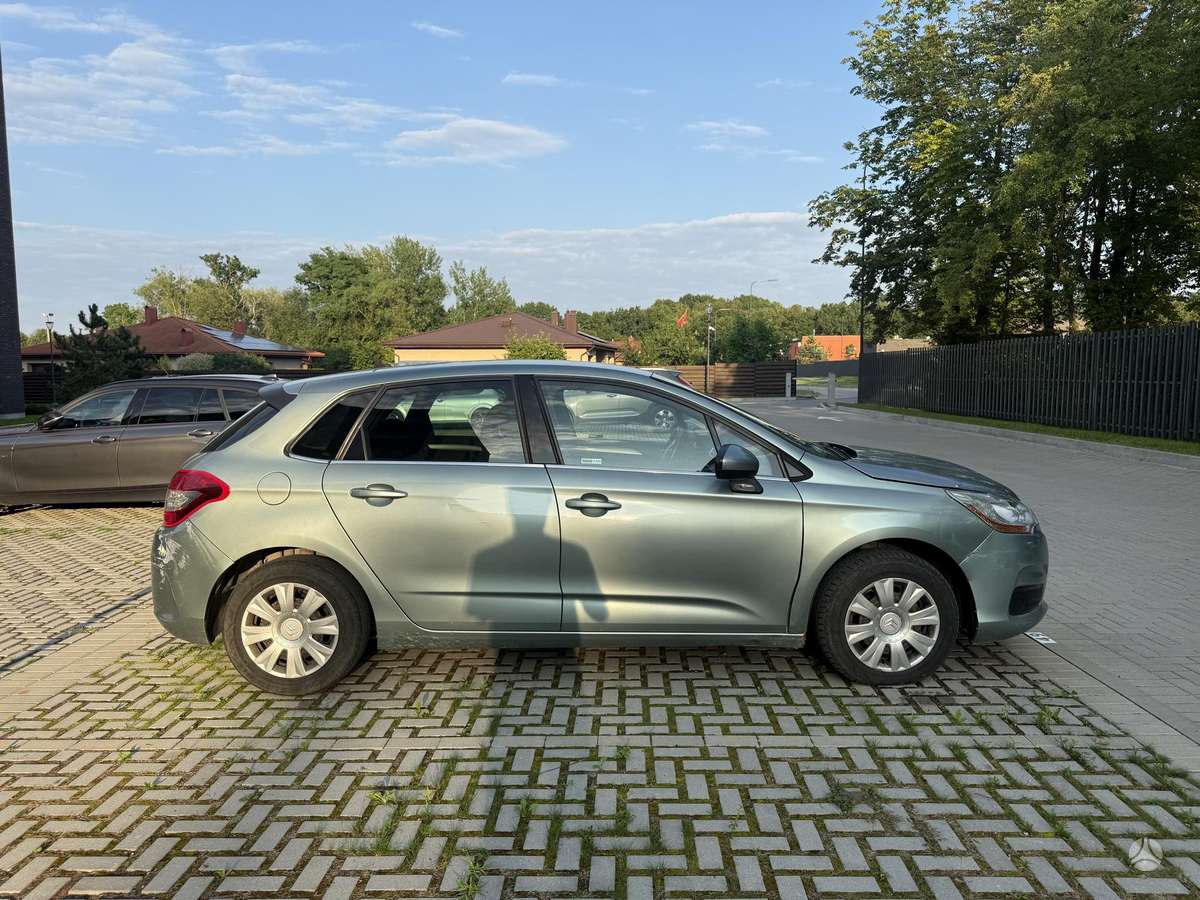 Citroen C4, 1.6 l., hatchback