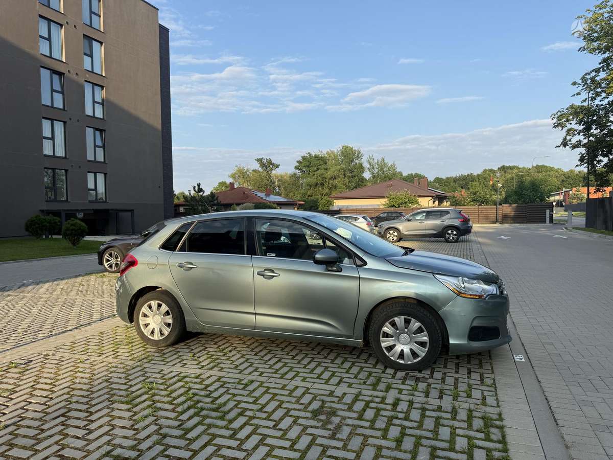Citroen C4, 1.6 l., hatchback