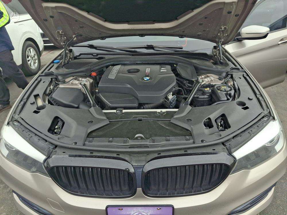 BMW 530, 2.0 l., Седан