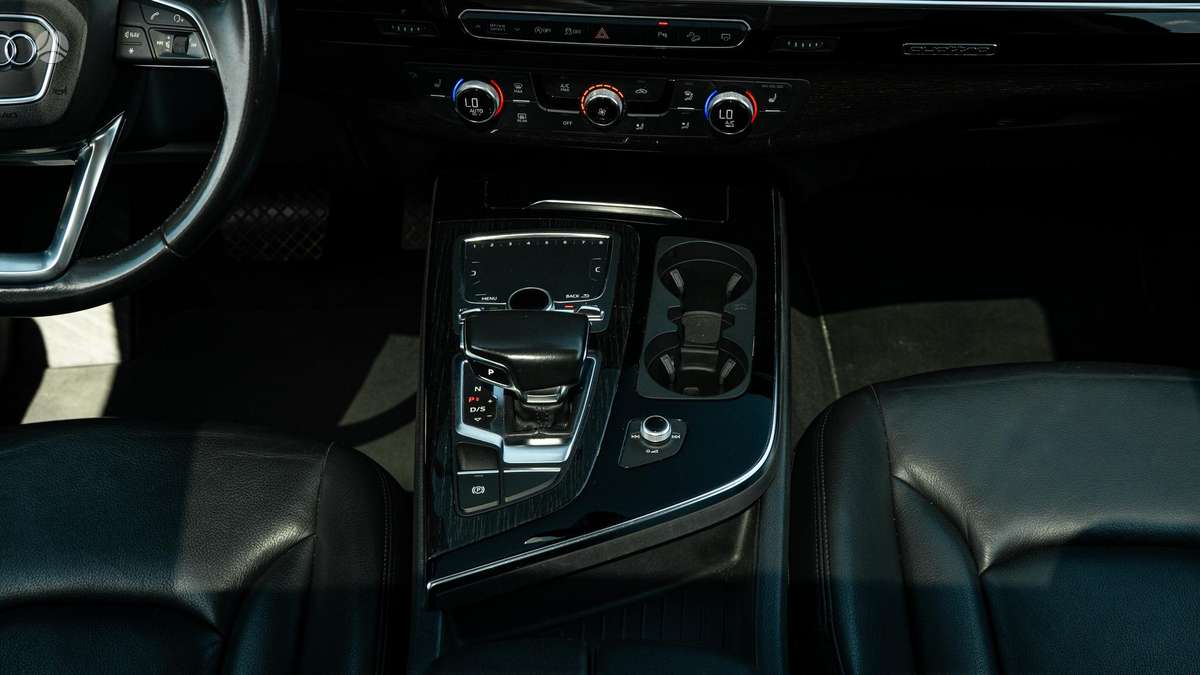 Audi Q7, 3.0 l., off-road / crossover
