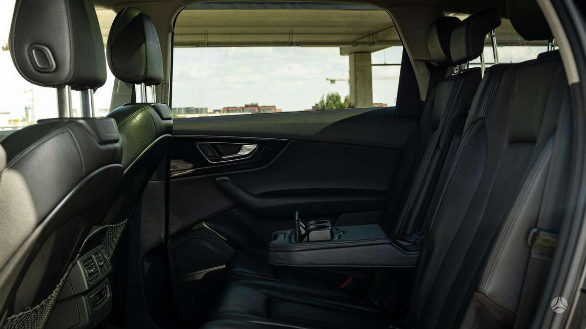 Audi Q7, 3.0 l., off-road / crossover