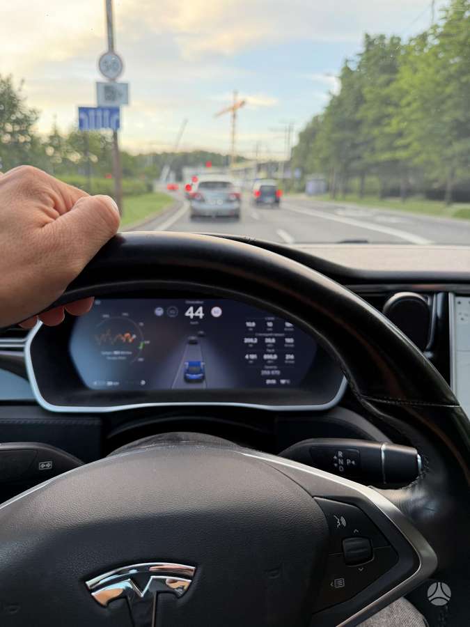 Tesla Model S, 85 kWh, hatchback