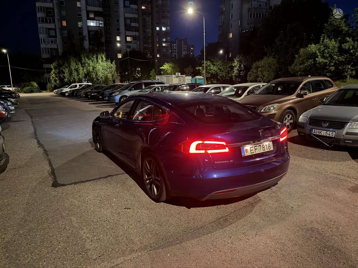 Tesla Model S, 85 кВт·ч, Хэтчбек