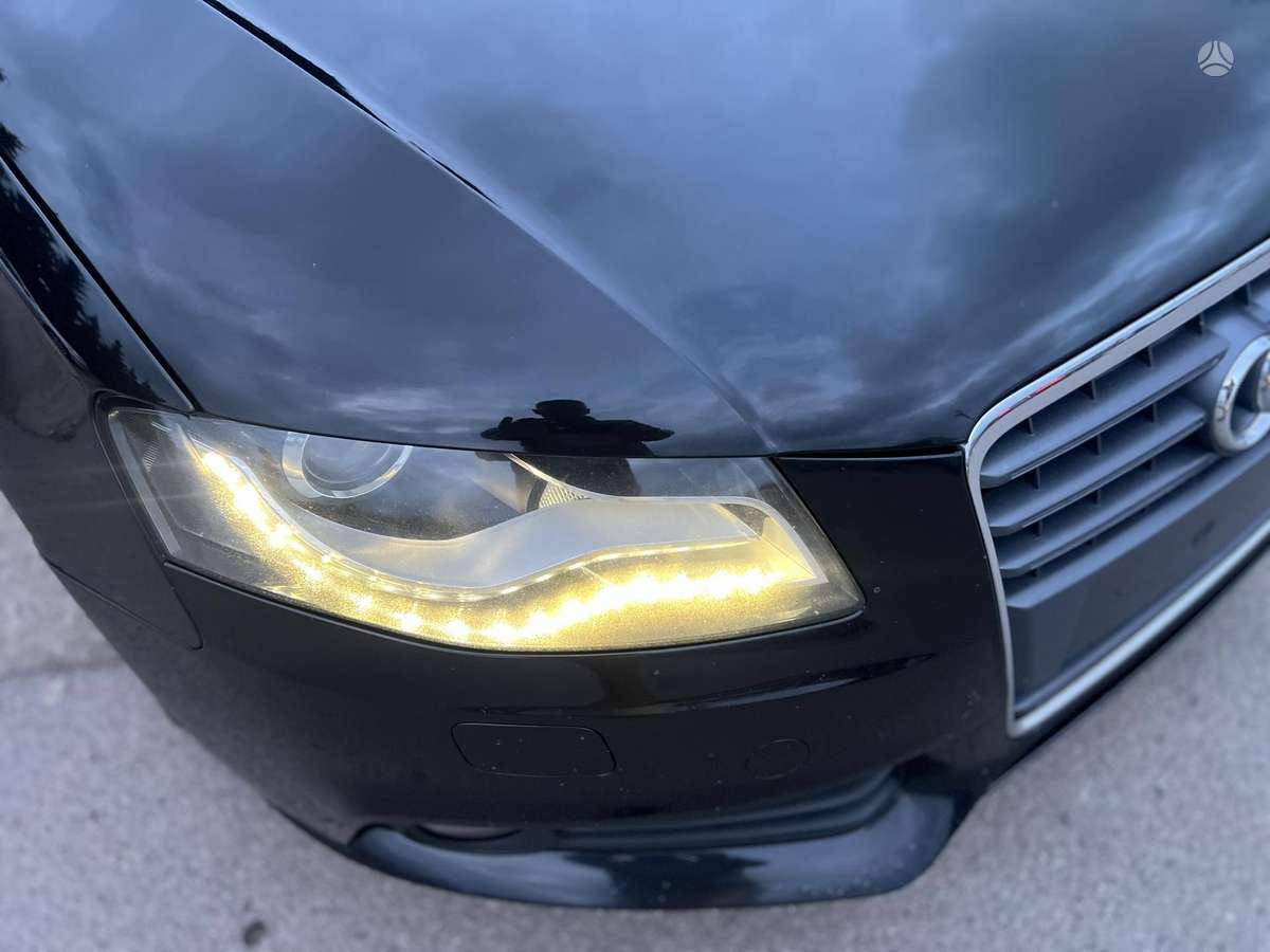 Audi A4, 2.0 l., Седан