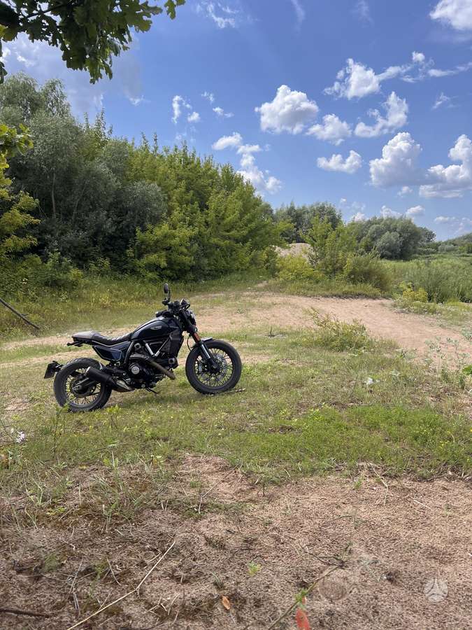 Ducati Scrambler 800cc, street / classic